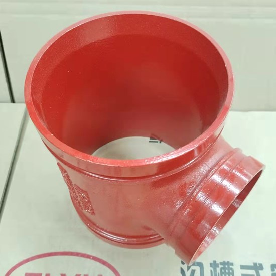 紅色三通溝槽管件